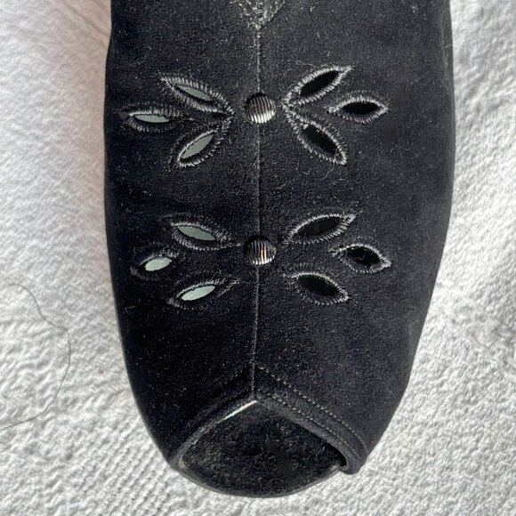 1930s 1940s Black Suede Cut Out Chunky Heel Pumps 7-8 Narrow - Picture 11 of 11